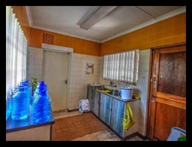 4 BEDROOM HOUSE FOR SALE IN VAN RIEBEECK PARK
